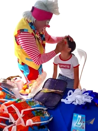 Activación infantil con animación de marca